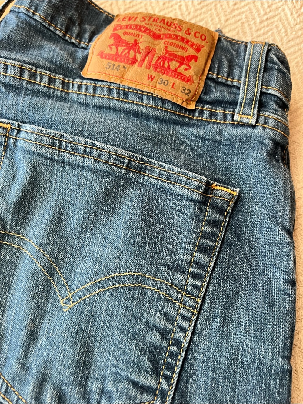 Levi's Men's Slim Straight Jeans in Medium Blue with Tan Patch